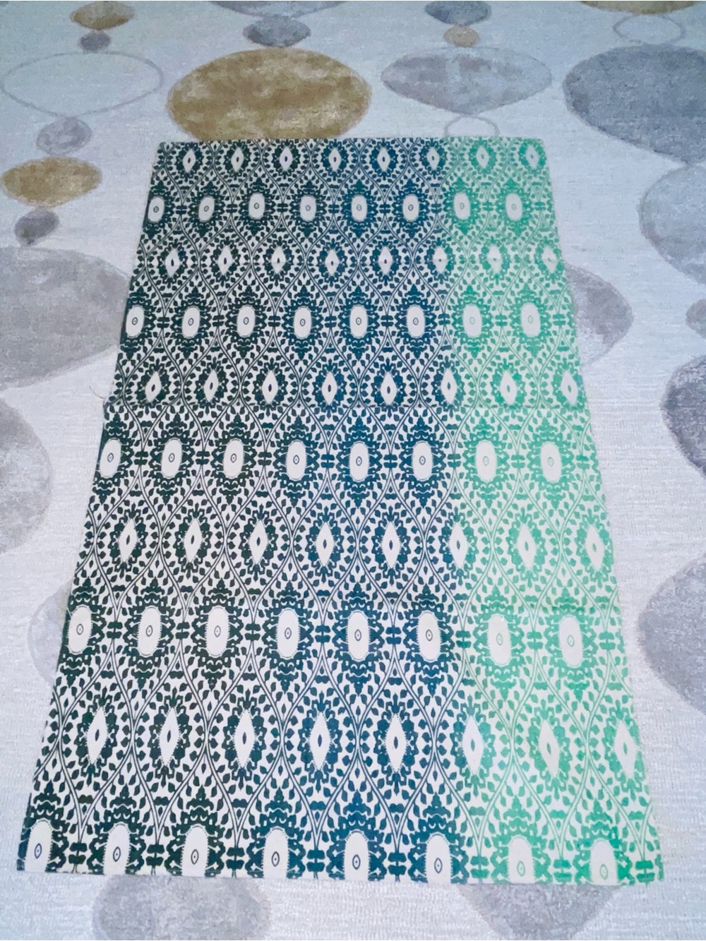 Five Below Green Ombré Damask Printed Runner Rug / Table Runner (35" x 58")